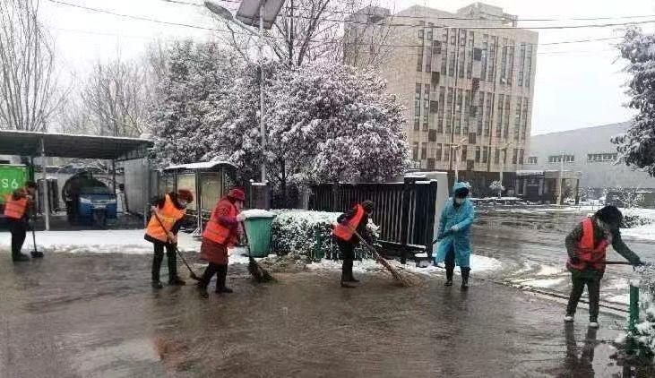 简篇-街村干部齐上阵  吹响除雪“冲锋号”